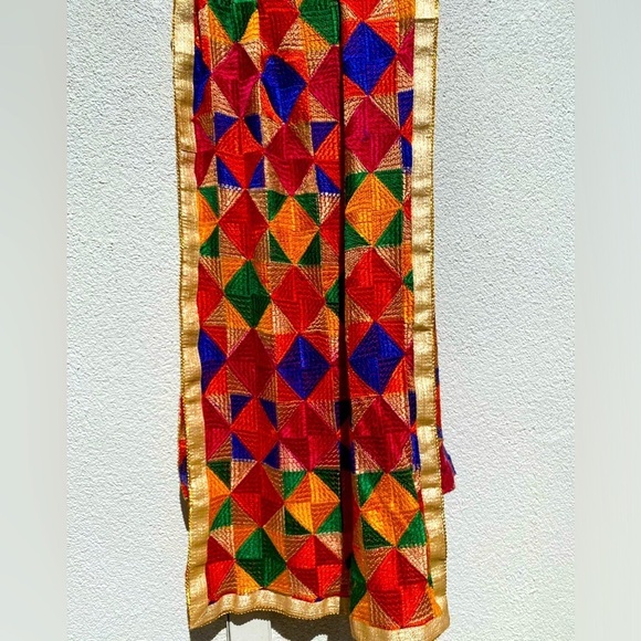Phulkari Indian traditional Punjabi dupatta - Picture 3 of 5